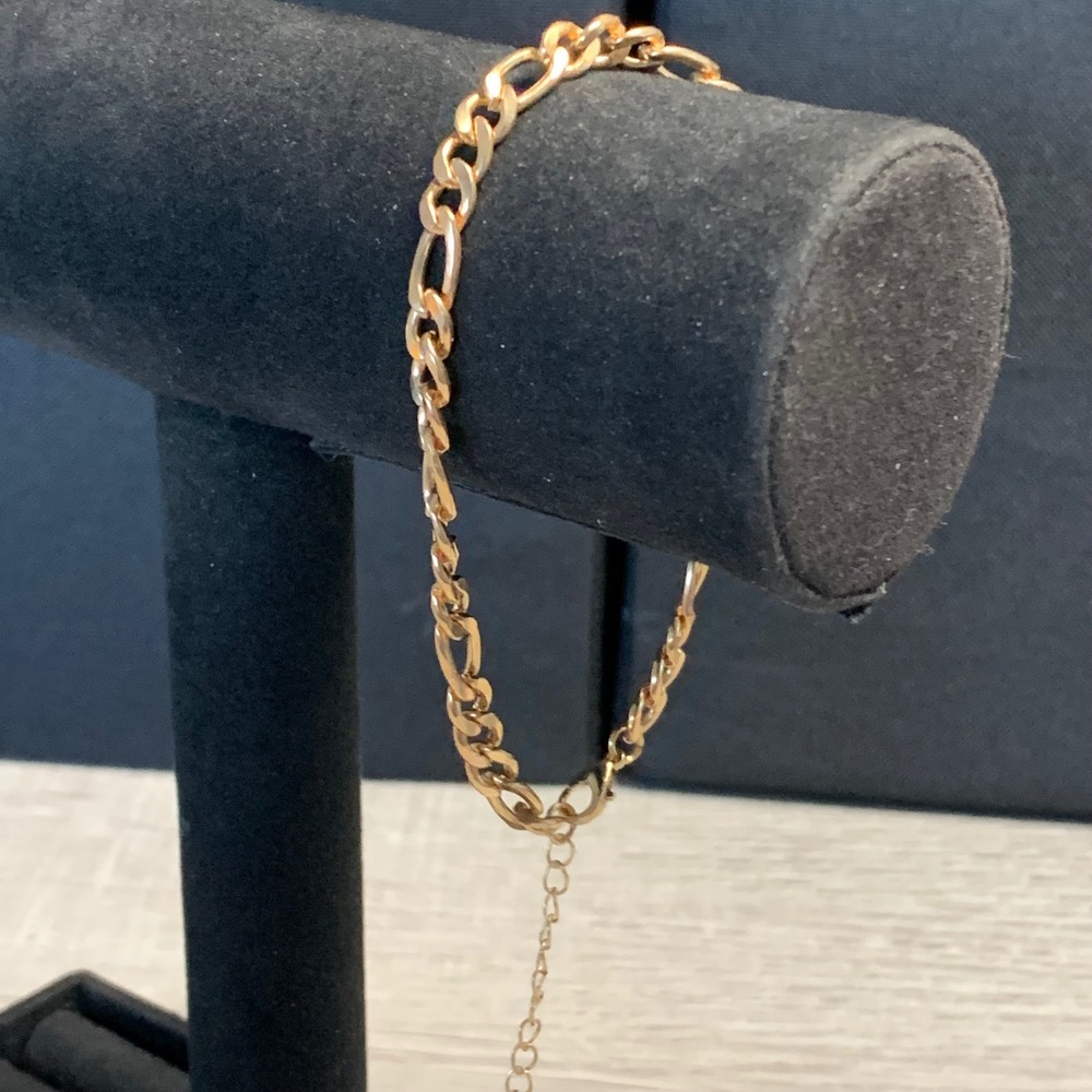 Gold Tone Figaro Chain Bracelet Adjustable 9 Inch Lobster Clasp Minimalist 5mm